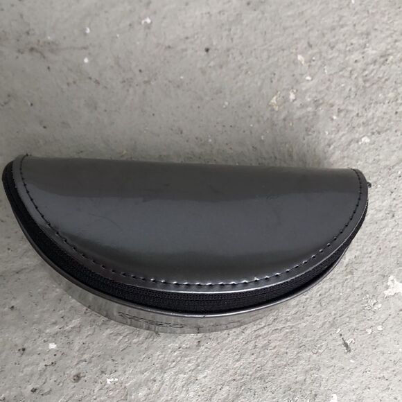 Alexander McQueen case - Picture 4 of 7